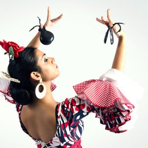 bailadora de flamenco con castañuelas